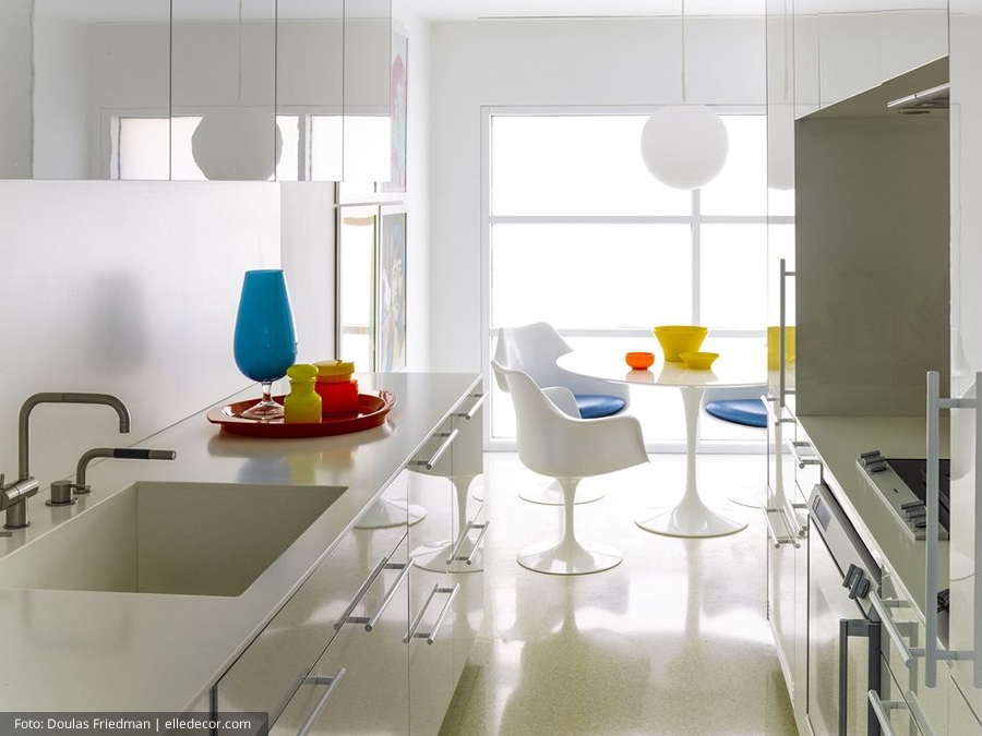 Decoração de cozinha minimalista e colorida